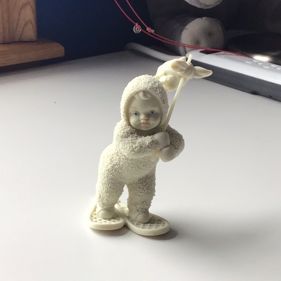 Winter Tales of the Snowbabies. Department 56 - Picture 2 of 5